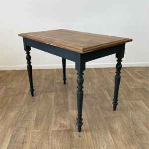 Table d'appoint plateau en bois et pieds moulurés gris foncé - vue d'ensemble