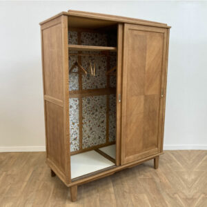 Armoire en bois - intérieur