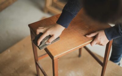 Comment restaurer un meuble en bois peint ou vernis